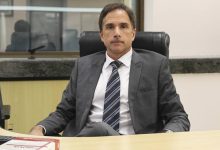 Juiz que atuou na Lava Jato perde cargo após investigação por furto de champanhe em supermercado de Blumenau