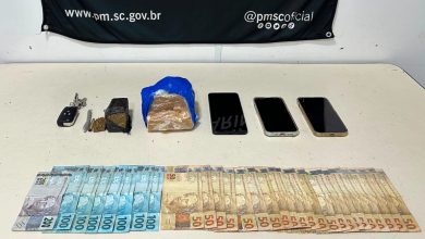 Tentativa de jogar quase 900 gramas de crack pela janela termina com três homens presos em Blumenau
