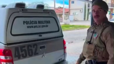 Policial faz brincadeira ao apresentar “camburão de luxo” de viatura da PM