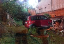 Após pouco mais de uma semana com a CNH, jovem perde o controle do carro e cai de ribanceira em Blumenau