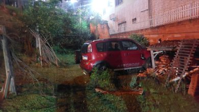 Após pouco mais de uma semana com a CNH, jovem perde o controle do carro e cai de ribanceira em Blumenau
