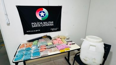 Homem com mandado por homicídio é preso com mais de 24 mil comprimidos de ecstasy em Blumenau