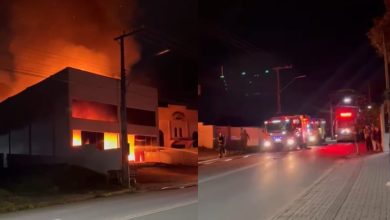 Fábrica de salgadinhos pega fogo e galpão de 650 m² fica completamente destruído em Indaial