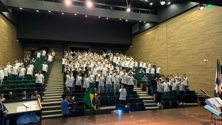 De frente para a Bandeira: 194 jovens participam de cerimônia de compromisso em Timbó