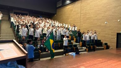 De frente para a Bandeira: 194 jovens participam de cerimônia de compromisso em Timbó