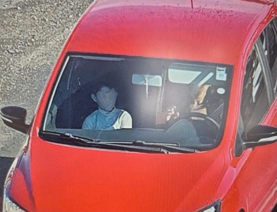 Bebê no colo, criança sem cinto e motorista no celular são flagrados por drone da PRF em rodovia de SC
