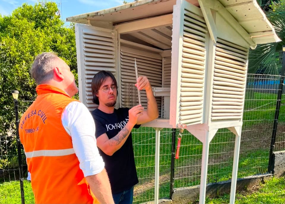 Prefeito Flávio Buzzi discute com meteorologista Piter Scheuer estratégias para preparar Timbó para o El Niño