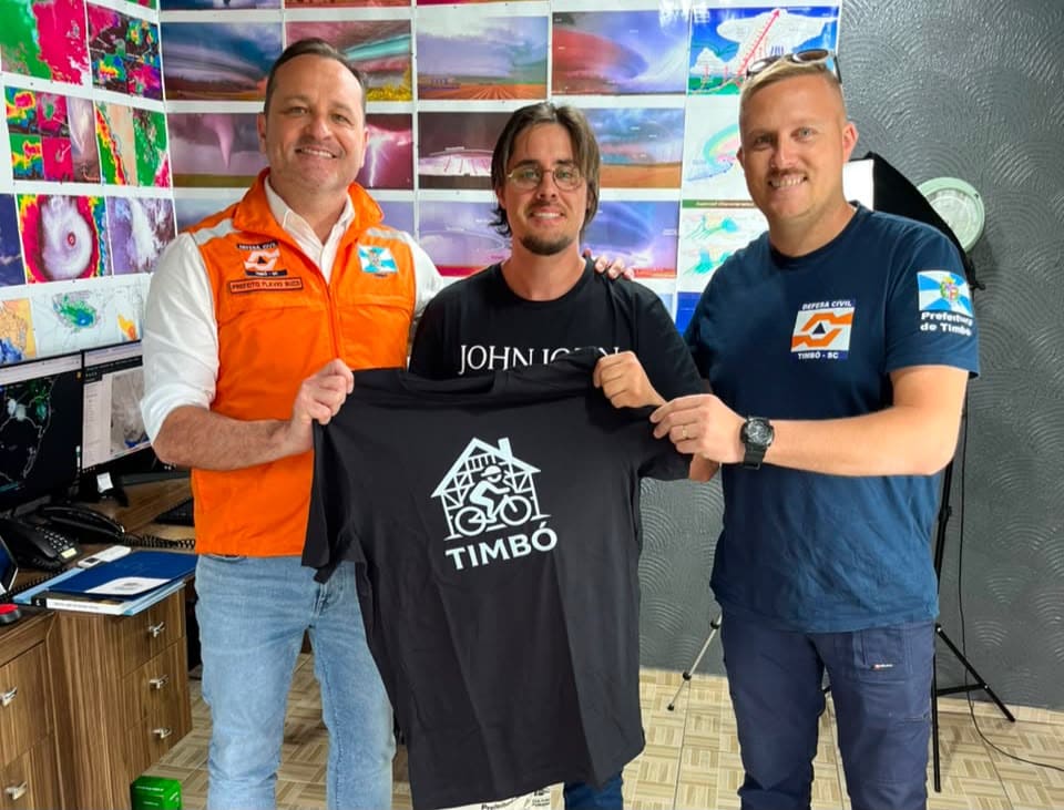 Prefeito Flávio Buzzi discute com meteorologista Piter Scheuer estratégias para preparar Timbó para o El Niño