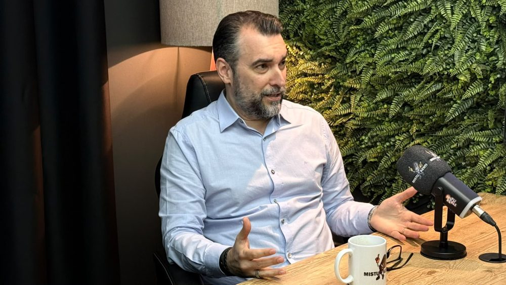 Advogado de Timbó critica burocracia do Judiciário, fala sobre Inteligência Artificial e relembra entrada na política