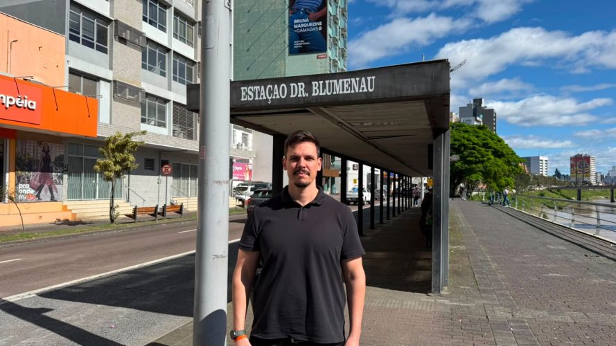 Até 3 horas e quatro ônibus: vereador propõe linha expressa para pacientes de Blumenau