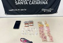 Motociclista é preso com cocaína pronta para venda em Blumenau
