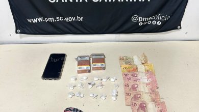 Motociclista é preso com cocaína pronta para venda em Blumenau