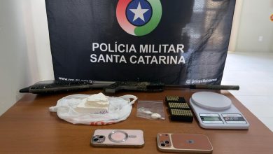 Cocaína escondida no filtro de ar e arma com silenciador: casal é preso em Ibirama