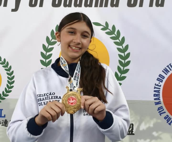 Atleta de Indaial conquista título mundial e leva cidade ao topo do Karatê