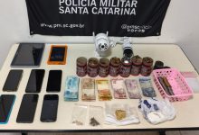 Casal é flagrado com drogas, dinheiro e eletrônicos furtados em Blumenau