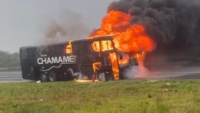 “O fogo levou tudo”: Grupo Chamamento perde ônibus e equipamentos após incêndio na BR-376