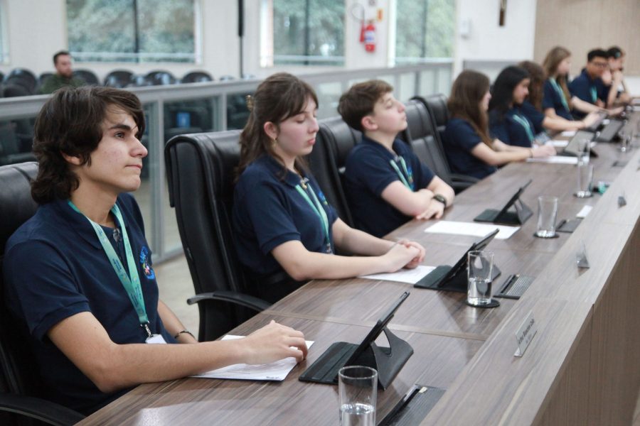 Câmara Mirim de Blumenau debate segurança, saúde e aprova programa para primeira infância