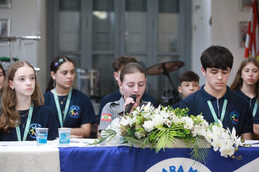 Câmara Mirim leva sessão para escola de Blumenau e jovens ocupam a tribuna