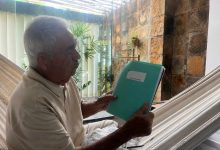 Avô que não tem Instagram cria seu próprio jeito de “postar” fotos