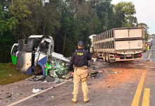 Tragédia na BR-373 deixa 23 mortos após colisão entre micro-ônibus da Saúde e carreta