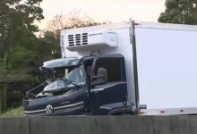Colisão entre caminhões deixa passageiro morto e motorista ferido na BR-101 em Palhoça