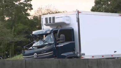 Colisão entre caminhões deixa passageiro morto e motorista ferido na BR-101 em Palhoça