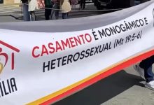 Faixas contra casamento entre pessoas do mesmo sexo em desfile viram alvo do MP em SC