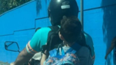 Flagrado com criança sem capacete na garupa, motociclista causa indignação no trânsito em Blumenau