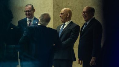 Em meio à crise no STF, Moraes aparece gargalhando após relatório envolvendo Vorcaro
