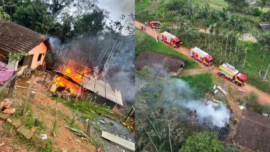 Incêndio atinge casa de madeira em bairro de Timbó