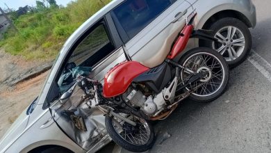 Motociclista fica gravemente ferido após colisão com carro na BR-470, em Indaial