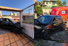 Carro bate contra muro em Blumenau e motorista de 75 anos morre após parada cardíaca