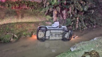 Civil investiga acidente após motorista sair a pé e deixar mulher e três filhos feridos em Brusque