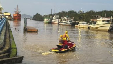 Menino de 10 anos desaparece no mar após ser surpreendido por onda em SC