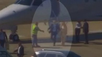Vídeo mostra Moraes e esposa desembarcando de avião ligado a Vorcaro