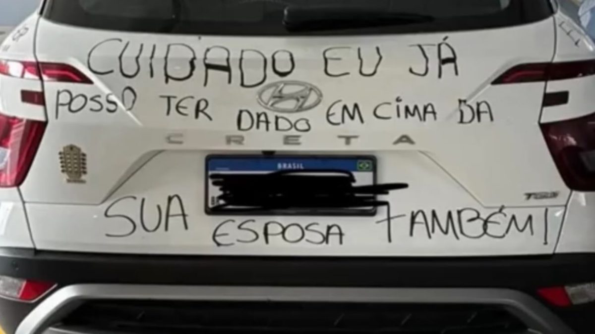 Traição? Mulher cobre carro do marido com mensagens e caso viraliza