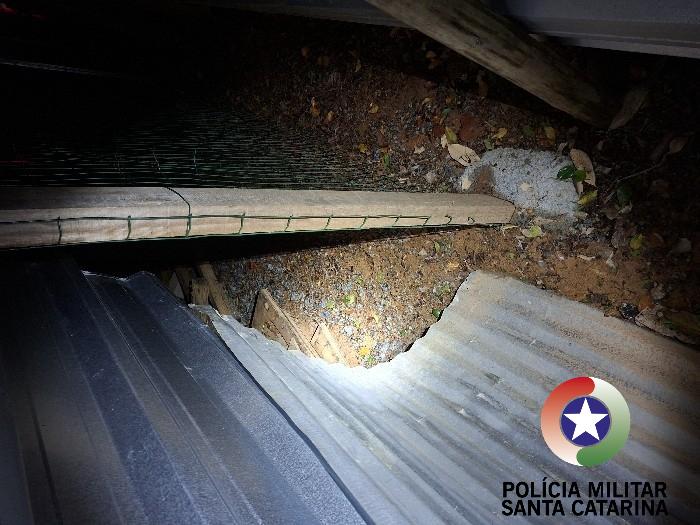 Homem invade obra para furtar fiação, tenta fugir, mas é preso com bicicleta furtada em Blumenau