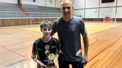 Com apenas 13 anos, goleiro da Academia Leões de Timbó já coleciona títulos e diversos prêmios individuais