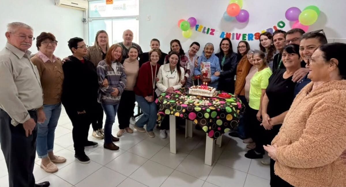 Dona Arnestina celebra 112 anos e emociona comunidade de Rodeio