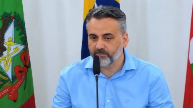 Vereador propõe suspender viagens do prefeito em Blumenau