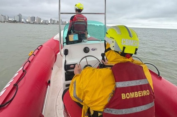 Após dias de buscas no mar, menino de 10 anos é encontrado morto em SC