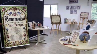 Arte alemã toma conta do Salão Nobre da Câmara de Blumenau