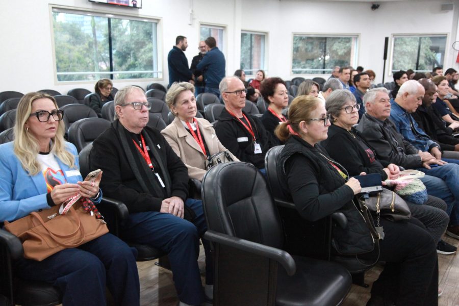 Câmara de Blumenau aprova projetos sobre Parkinson, férias de servidores e homenagem a maestro