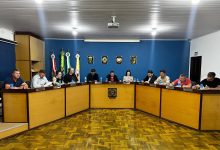 Câmara de Apiúna cria cargo de intérprete de Libras e homenageia Rede Feminina