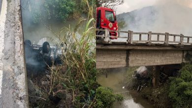 Carro sai da pista, cai em ponte e é completamente destruído pelo fogo na BR-470, em Rodeio