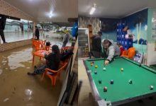 Clientes seguem bebendo enquanto enchente toma conta de bar em SC
