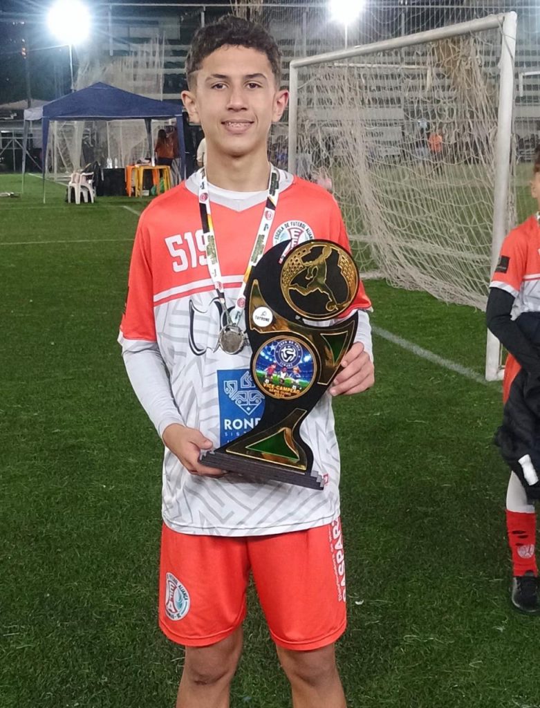 Jovem de Timbó, de apenas 12 anos, ganha destaque no futebol de base e é avaliado pelo Criciúma