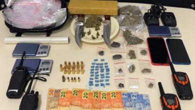 Mais de 1 kg de drogas e várias munições levam dois homens à prisão em Blumenau