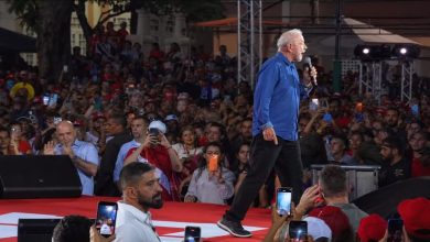 Lula diz que “mulheres aprendem a tomar toque desde pequenas” ao falar de exame de próstata durante comício