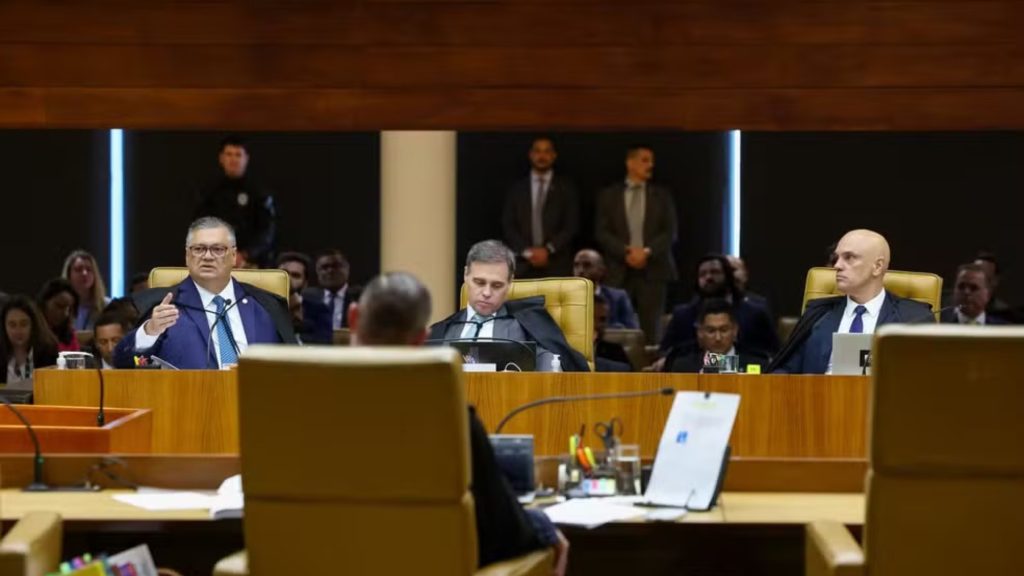 STF interrompe julgamento sobre Moraes após pedido de vista de Dino e deixa investigação em aberto
